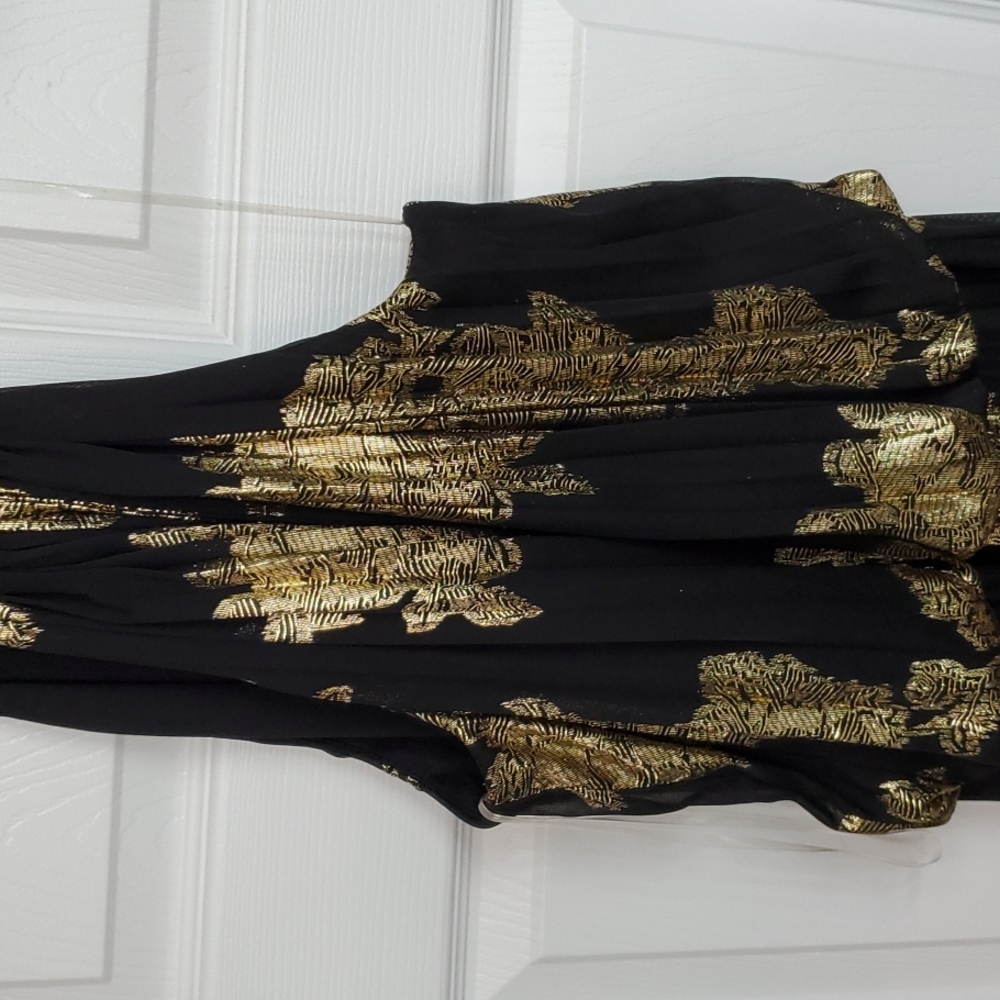 Beautiful sleevless dress. Size 14